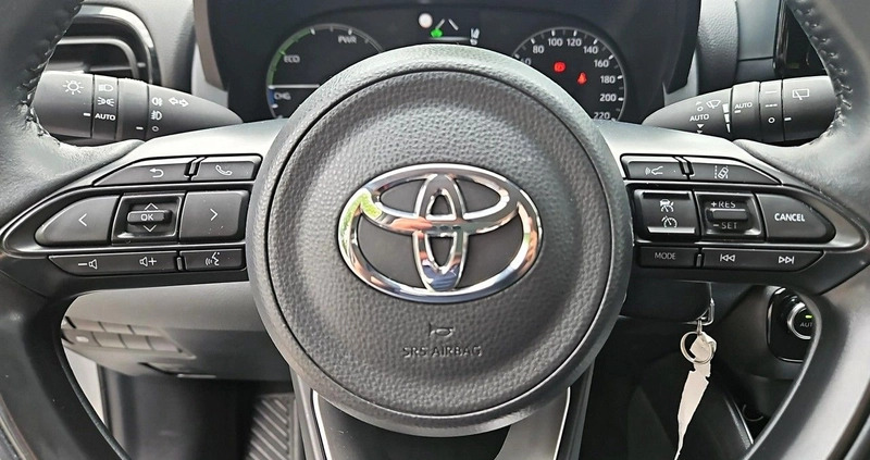 Toyota Yaris cena 77900 przebieg: 64739, rok produkcji 2022 z Wieliczka małe 352